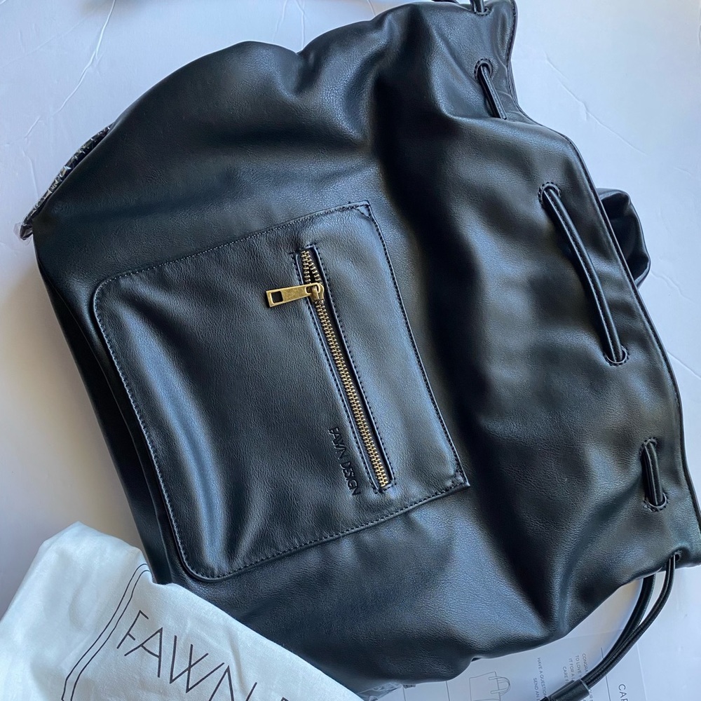Fawn Design Drawstring Bag in Black